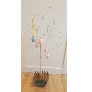 Vintage Easter Egg Wire Tree. Includes 5 Russ Berrie #4119 Styrofoam Eggs.